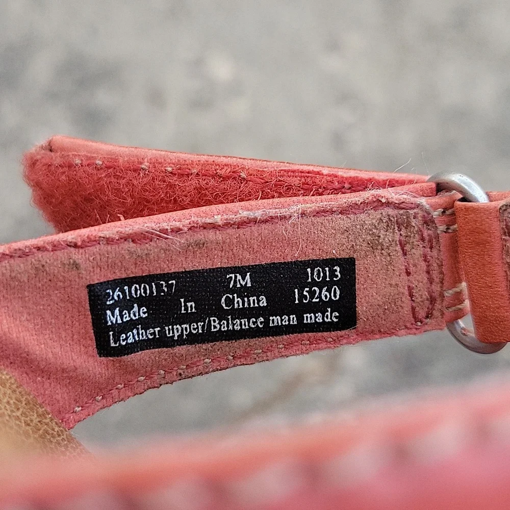Clarks Leather Salmon Coral Color Strappy Sandal. Women's Size 7 Med. - Picture 5 of 11